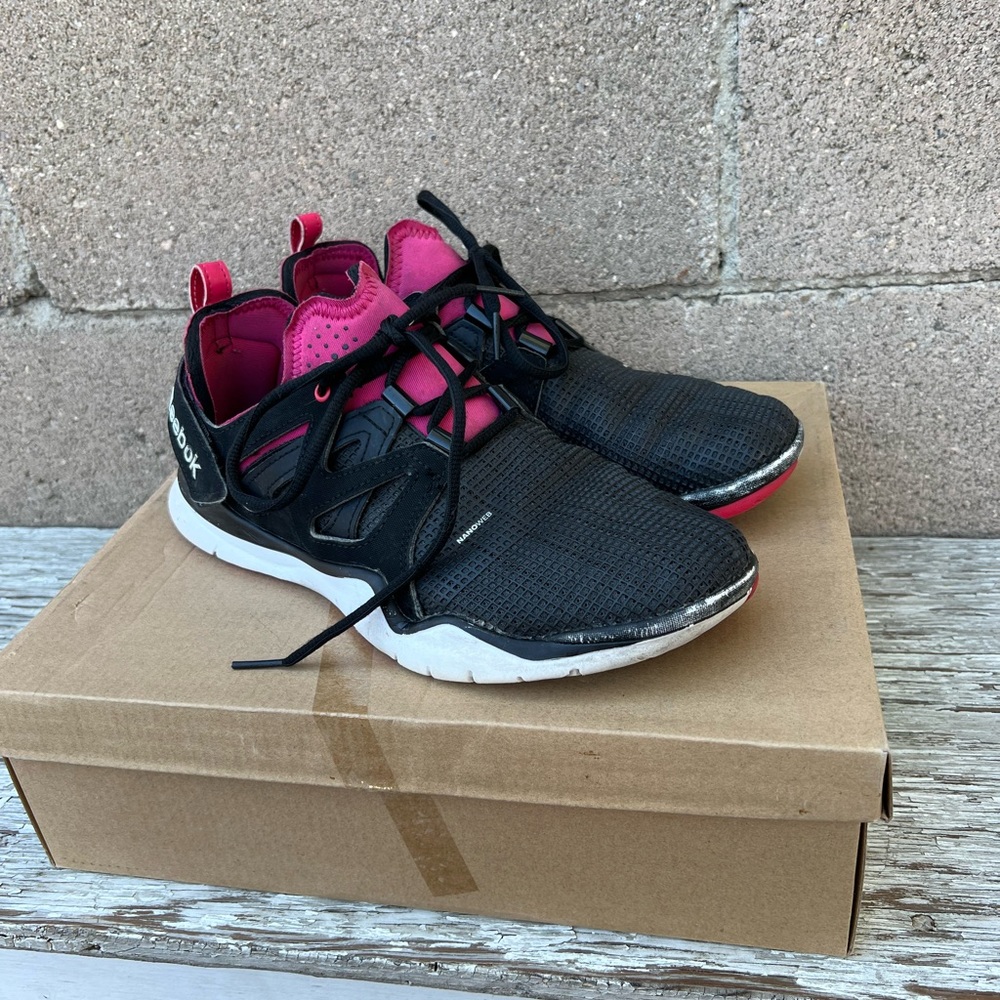 Rebook women running shoes. Size: 8.5 US